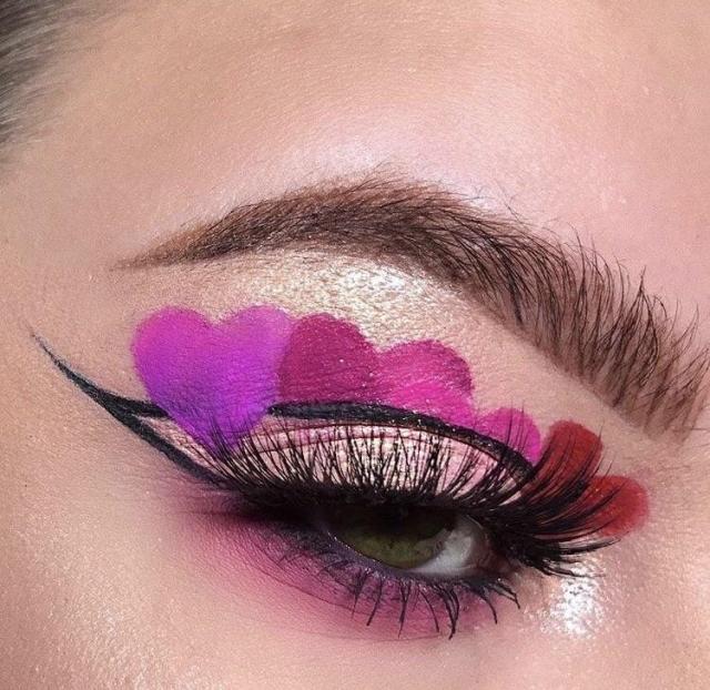 The Pink Glitter Eyeshadow Look You Need To Wear This Season
