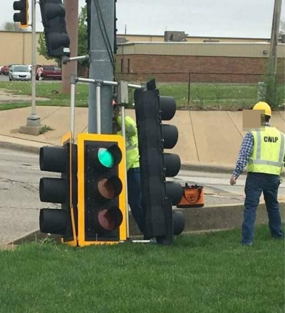 How many times do I need to remind you of the immensity of the traffic light?