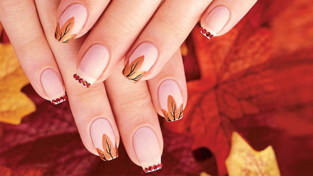 7 Daisy Nails Looks to Brighten Up Your Style in Minutes