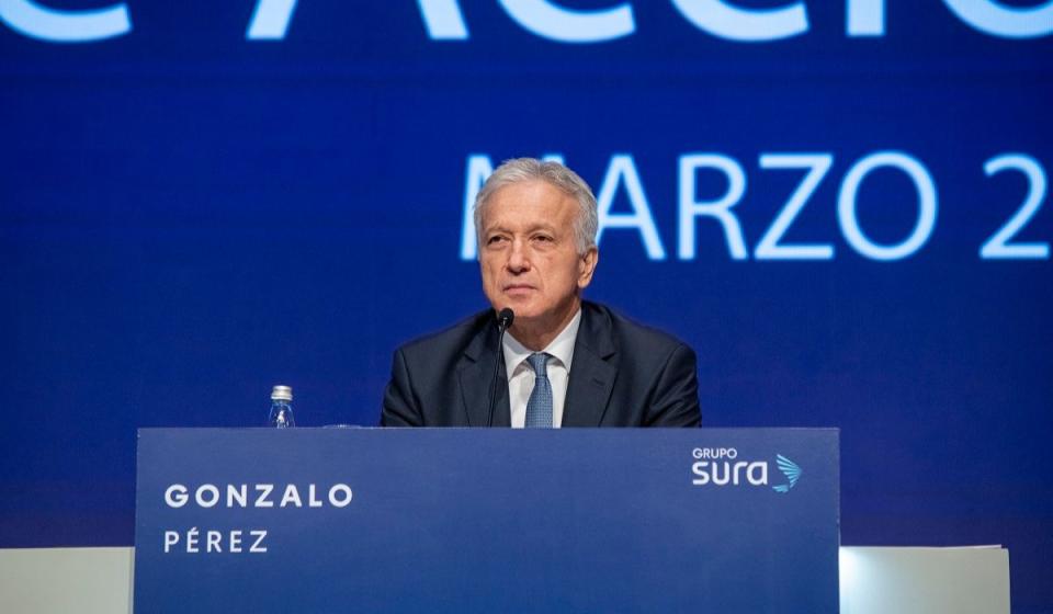 Gonzalo Pérez en la última Asamblea de Sura como presidente del grupo. Foto: Cortesía