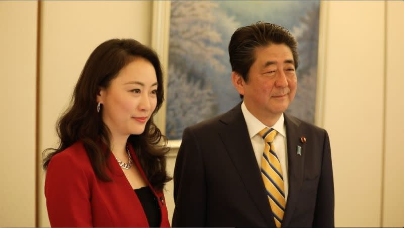 ▲鳳凰衛視女主持人傅曉田與日本前首相安倍晉三合影。（圖／翻攝自傅曉田官方推特）