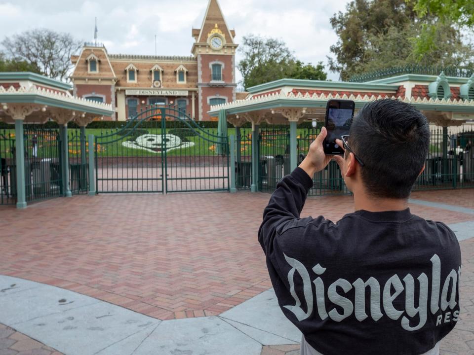 Disneyland CA closed March 14