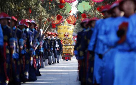 A performer dressed as a Qing dynasty emperor rides a palanquin during the opening of the temple fair for Chinese New Year celebrations at Ditan Park, also known as the Temple of Earth, in Beijing January 30, 2014. REUTERS/Kim Kyung-Hoon