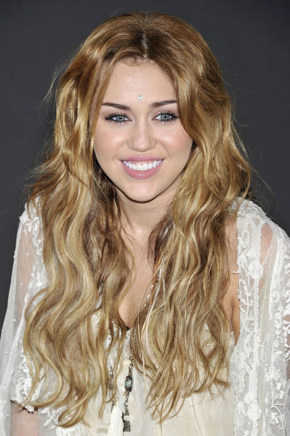 Hair, Hairstyle, Blond, Eyebrow, Long hair, Brown hair, Layered hair, Chin, Beauty, Lip, 