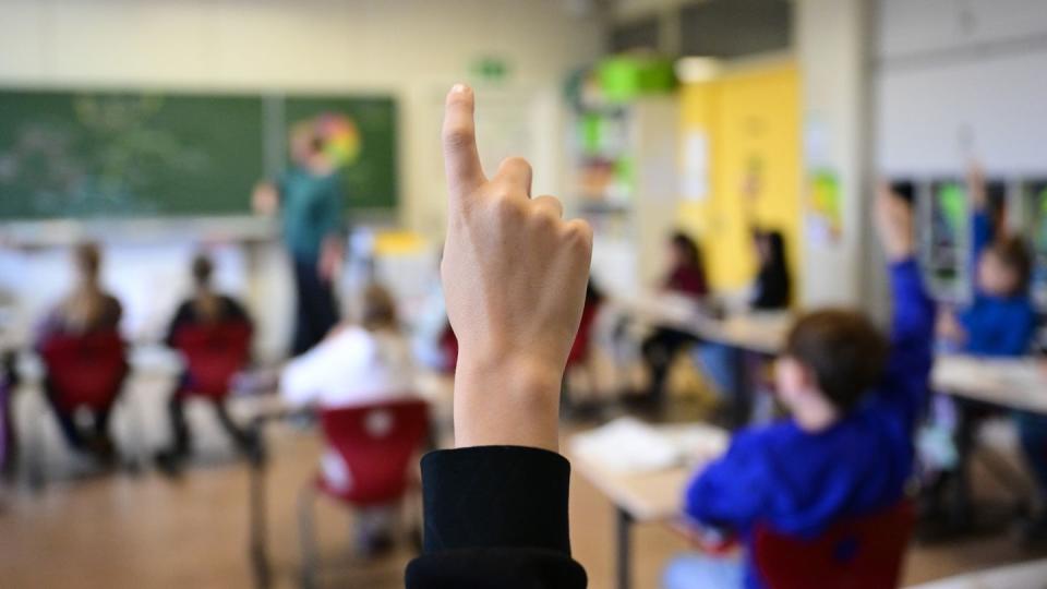 Nicht kleckern, sondern klotzen - das ist die Devise eines neuen Programmes zur Förderung von Schulen in schwierigen sozialen Lagen. (Bild: dpa)