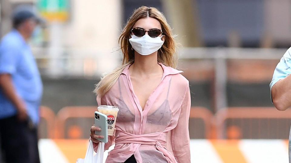 <p>Emily Ratajkowski masks up as she makes a coffee run in N.Y.C. </p>