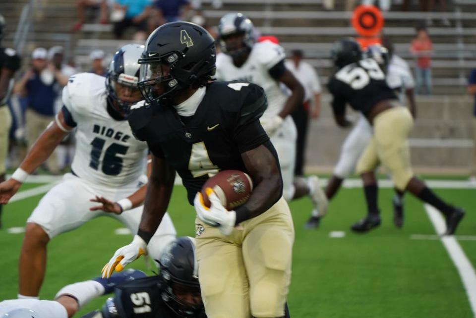 LSU target and five-star recruit Harold Perkins running with the football.