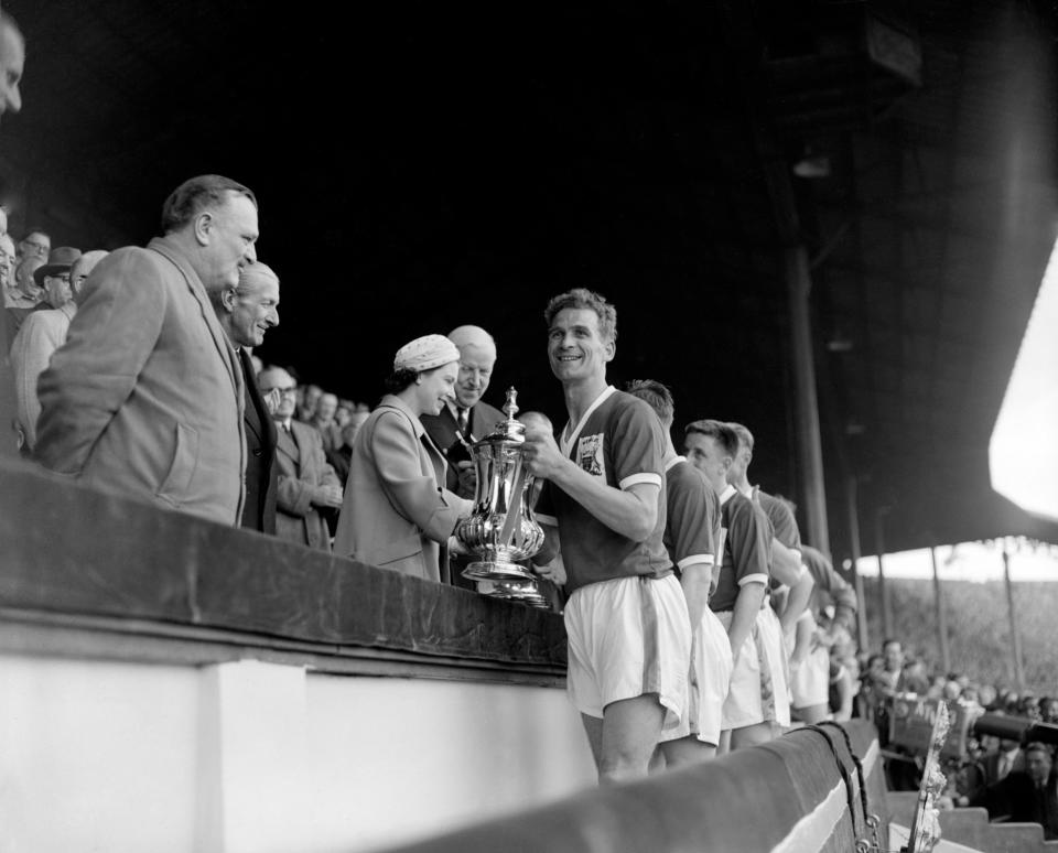 <p>The Queen presents the FA Cup to Nottingham Forest Captain Jack Burkitt at Wembley Stadium. (PA Archive) </p>