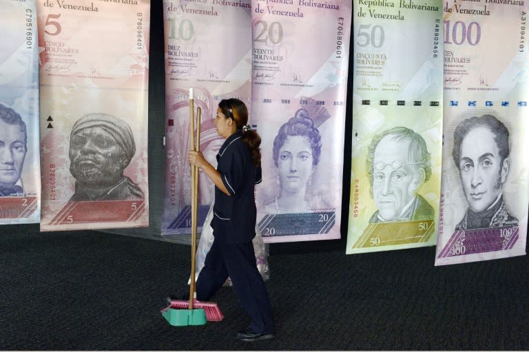 Muestras de billetes de bolivares venezolanos en el Banco Central de Venezuela el 10 de febrero de 2015 en Caracas