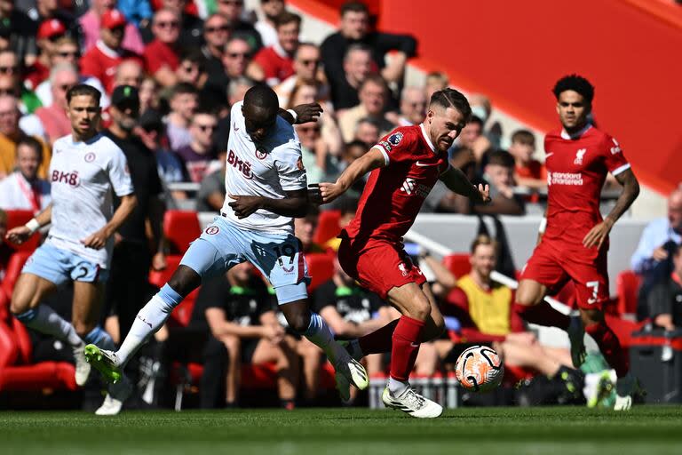 El Aston Villa de Dibu Martínez se mide ante el Liverpool de Alexis Mac Allister