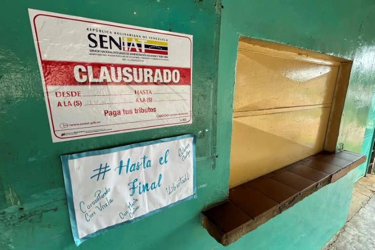 Fachada de un restaurante clausurado en el caserío Corozopando, estado de Guárico, Venezuela, luego de que la opositora María Corina Machado desayunara en el lugar. Imagen tomada el 30 de mayo de 2024 (Juan Barreto)