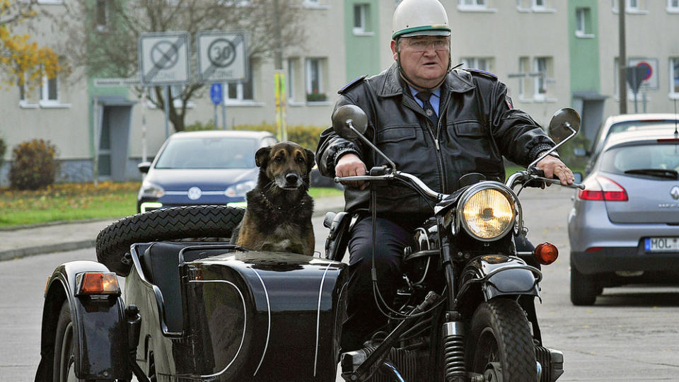 Polizeihauptmeister Horst Krause und Polizeihund Haduck bei ihrem letzten Fall