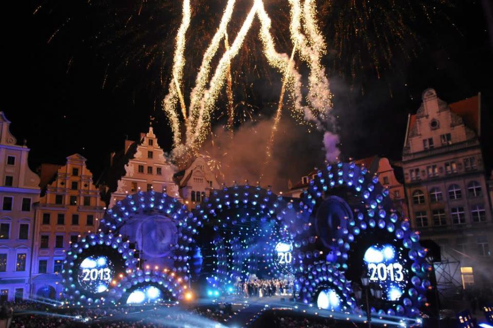 Fireworks explode across the skyline at the Wroclaw Market Square during New Year celebrations in Wroclaw January 1, 2013.