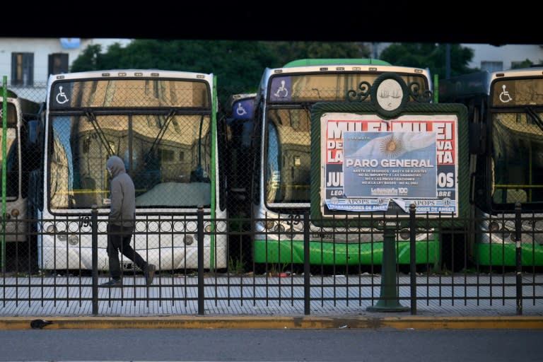 Les transports publics à l'arrêt à Buenos Aires en ce jour de grève générale, le 9 mai 2024 (Luis ROBAYO)