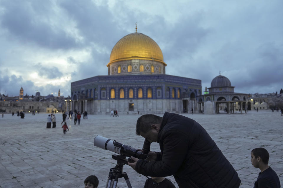 Image: (Mahmoud Illean / AP)