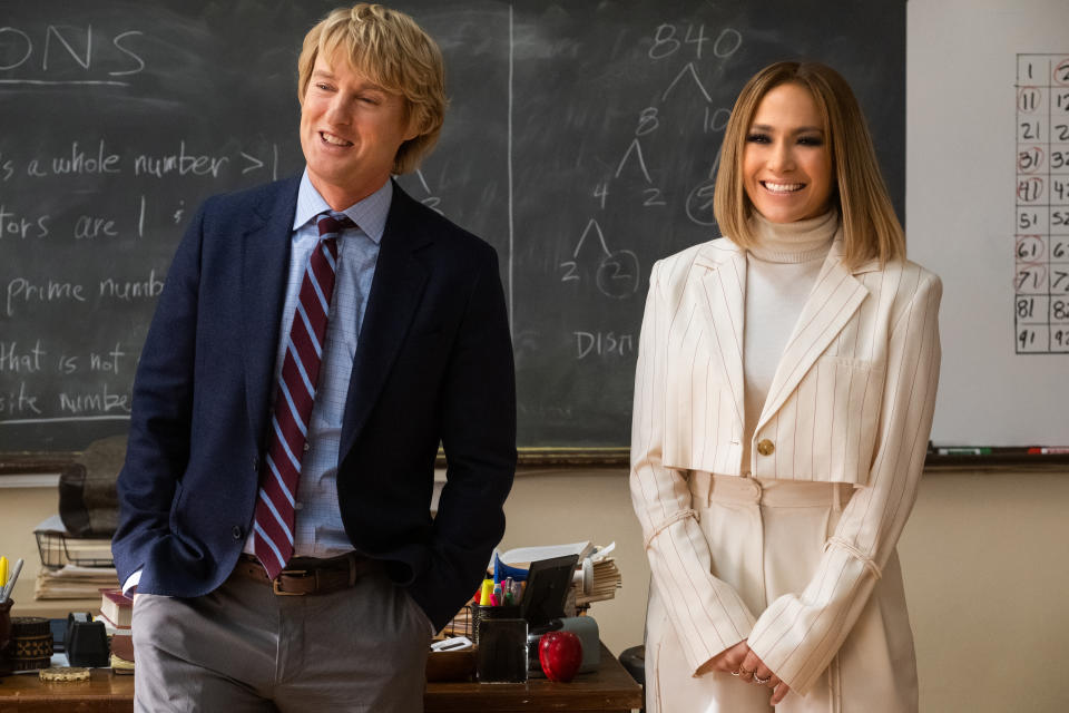 (from left) Charlie Gilbert (Owen Wilson) and Kat Valdez (Jennifer Lopez) in Marry Me, directed by Kat Coiro. (Universal Pictures)