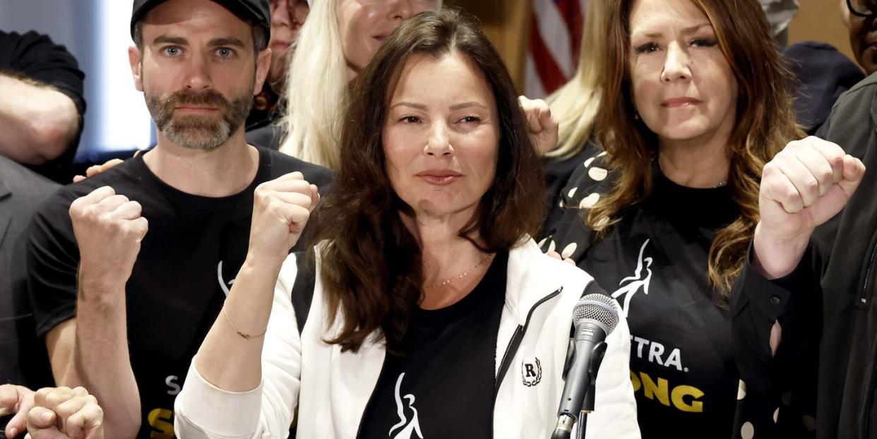 los angeles, california july 13 l r ben whitehair, frances fisher, sag president fran drescher, joely fisher, national executive director, and sag aftra members are seen as sag aftra national board holds a press conference for vote on recommendation to call a strike regarding the tvtheatrical contract at sag aftra on july 13, 2023 in los angeles, california photo by frazer harrisongetty images