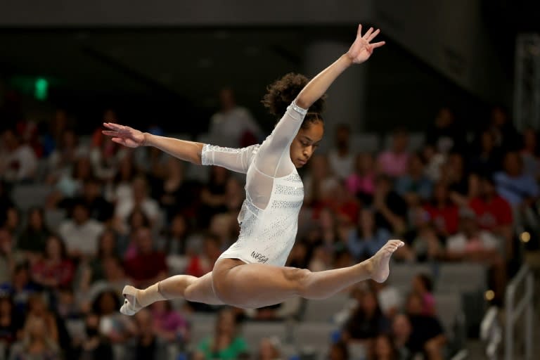 Skye Blakely competes on balance beam during the US Gymnastics Championships in Fort Worth, Texas (ELSA)