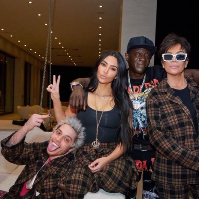 Kim Kardashian y Pete Davidson en la foto publicada por Flavor Flav en Instagram credit:Bang Showbiz