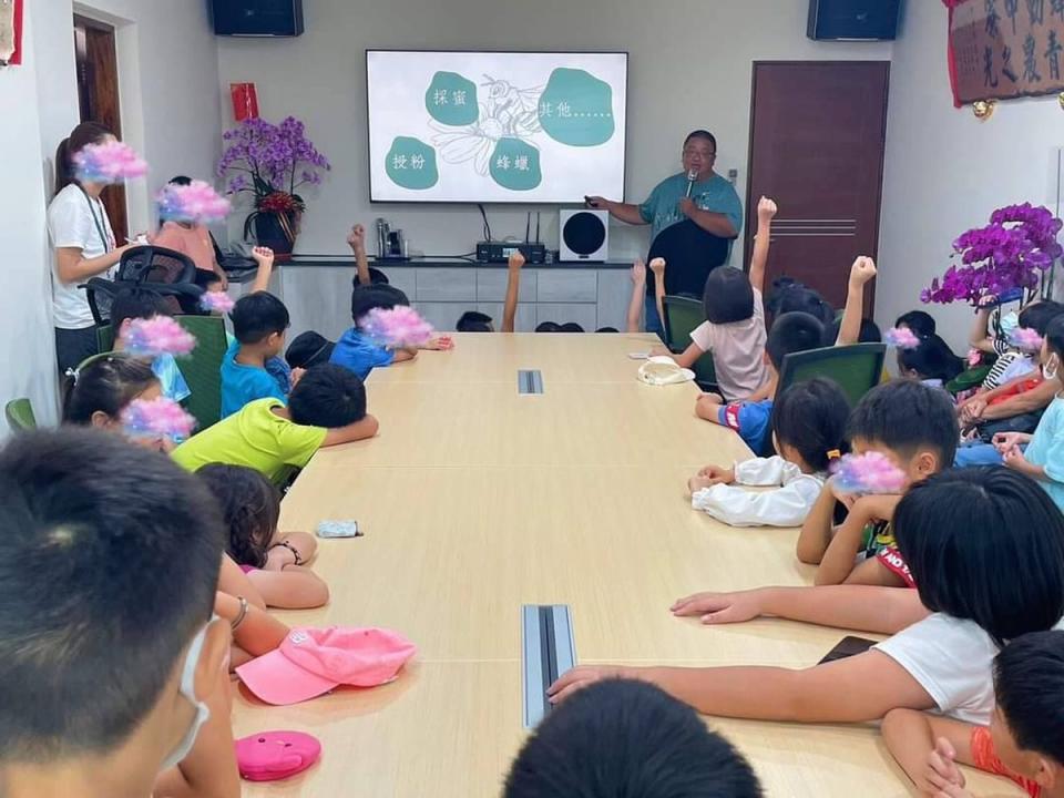 新住民為家庭暫放鐵飯碗，勞動力發展署中彰投分署協助，重拾擅長的網路行銷工作。（圖：中彰投分署提供）