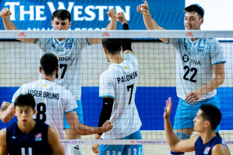 Celebración de un punto de Argentina, en un maratónico partido ante Estados Unidos