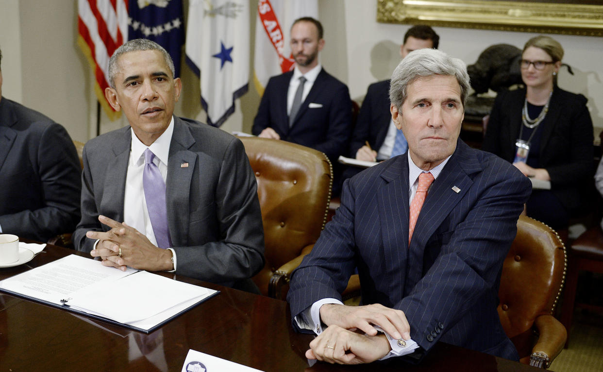 Then-President Barack Obama and his secretary of state, John Kerry, discuss the Iran nuclear deal at the White House in September, 2015. (Photo: WHITE HOUSE POOL (ISP POOL IMAGES) via Getty Images)