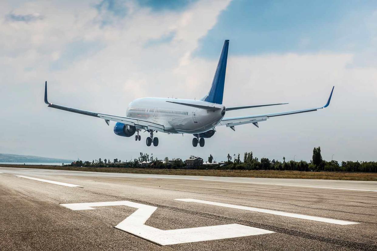 airplane landing