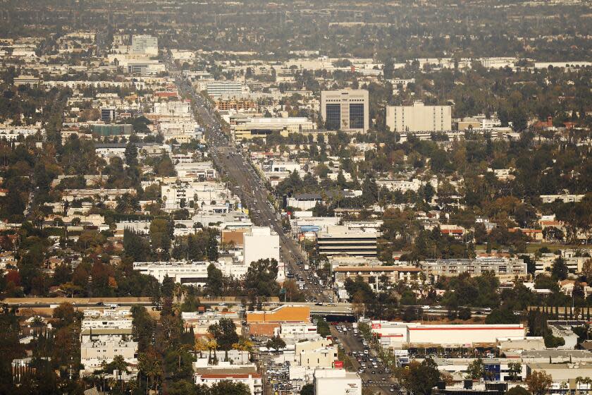 LOS ANGELES, CA - NOVEMBER 17: View North to Van Nuys in the San Fernando Valley on Tuesday November 17, 2020 as there are growing calls for Los Angeles County residents to stay at home as much as possible for the next two to three weeks as the coronavirus surges and the Thanksgiving holiday season brings new dangers. New spikes in the San Fernando Valley have contributed to the rise in cases countywide. San Fernando Valley on Tuesday, Nov. 17, 2020 in Los Angeles, CA. (Al Seib / Los Angeles Times