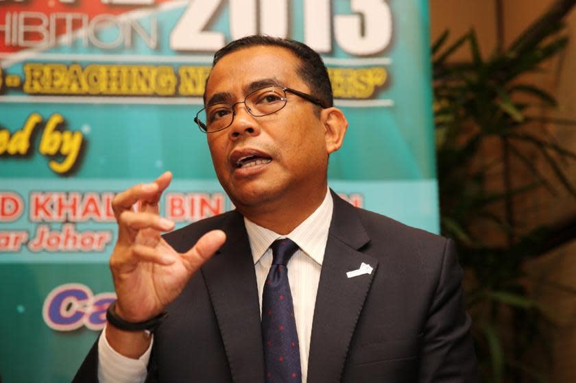 DAP lawmaker Edry Faizal Eddy Yusof suggested that Datuk Seri Mohamed Khaled Nordin (pic) was likely 'confused' when he insisted there is no 'Bangsa Malaysia' but only 'Rakyat Malaysia'. — Picture by Choo Choy May