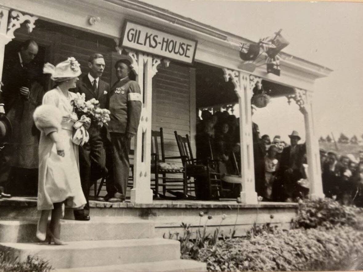 King George VI and Queen Elizabeth stopped in for tea at the Gilks House in Doaktown in 1939. (Submitted by Norman Betts - image credit)