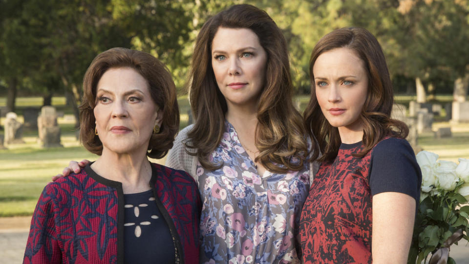 Ab 25. November gibt es die neuen "Gilmore Girls"-Folgen auf Netflix zu sehen - ob sich der Style der drei Damen verändert hat?