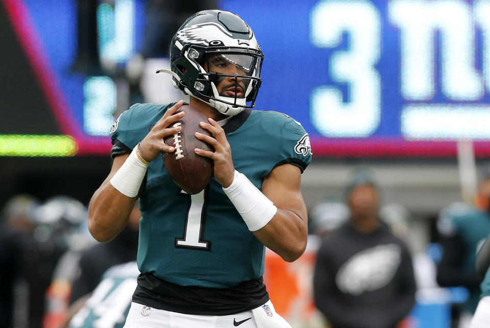 EAST RUTHERFORD, NEW JERSEY - NOVEMBER 28: (NEW YORK DAILIES OUT)  Jalen Hurts #1 of the Philadelphia Eagles in action against the New York Giants at MetLife Stadium on November 28, 2021 in East Rutherford, New Jersey.  The Giants defeated the eagles 13-7. (Photo by Jim McIsaac/Getty Images)