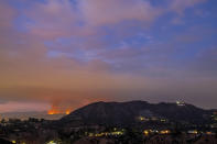 <p>In this Friday, Sept. 1, 2017 photo the La Tuna Fire burns, left, and the Hollywood sign seen at sunset from Los Angeles, Calif. (Photo: Ryan Astorga via AP) </p>