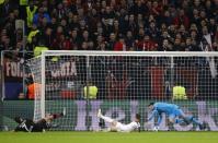 Soccer Football - Bayer Leverkusen v Tottenham Hotspur - UEFA Champions League Group Stage - Group E - BayArena, Leverkusen, Germany - 18/10/16 Tottenham's Hugo Lloris makes a save from Bayer Leverkusen's Javier Hernandez Reuters / Wolfgang Rattay Livepic