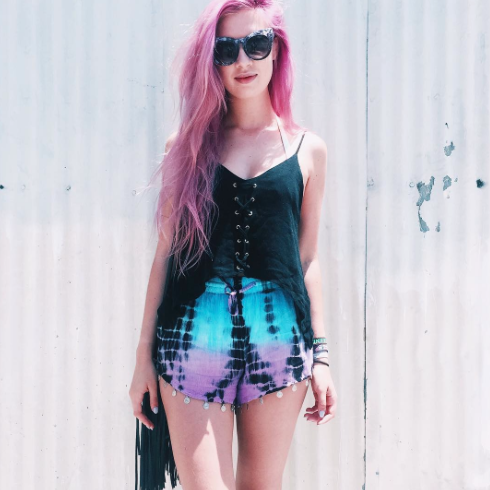 <p>Go for a bold pair of shorts to be the statement of your outfit. [<i>Photo: Amyvalentinex/ Instagram]</i></p>