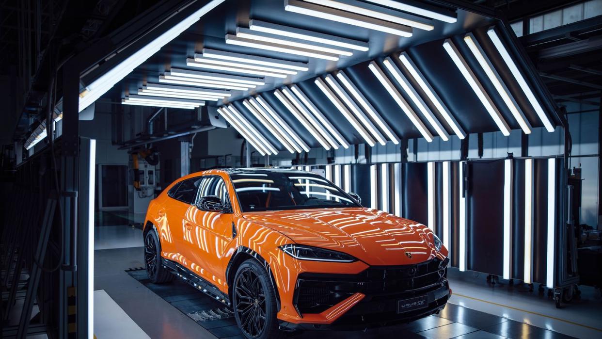 2025 lamborghini urus se