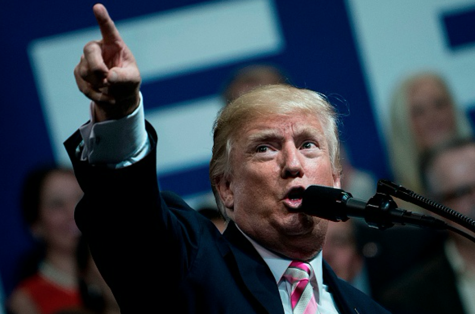 Donald Trump en Alabama durante el discurso contra los jugadores de la NFL. Foto: Getty Images.