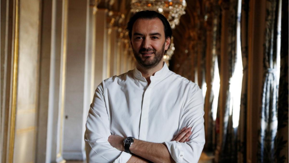 Voici Cyril Lignac S Installe Saint Tropez Il Ouvre Sa Premi Re P Tisserie Hors De Paris