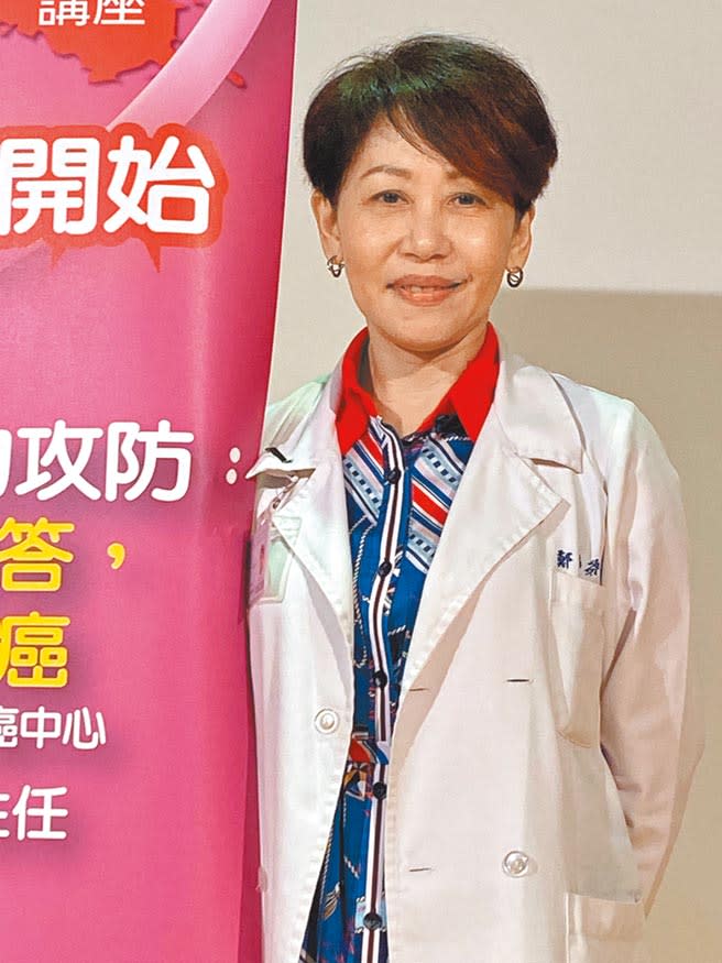 新光醫院乳癌中心主任鄭翠芬提醒，未生育、初經較早有乳癌家族史的女性，一定要定期檢查，及早發現、及早治療。（王盈文攝）