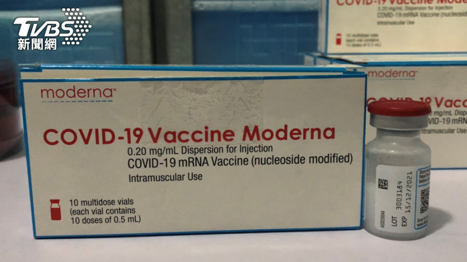 食品藥物管理署完成台灣自購的24萬劑莫德納疫苗第二次輸入封緘檢驗。（圖／食藥署提供）