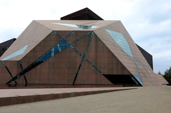 Antoine Predock’s Vom McNamara alumni center at the University of Minnesota in Minneapolis, Minnesota