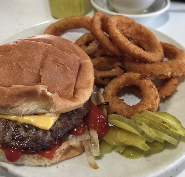 Restaurant review  Shake Shack: Famous New York burger chain nails the  food amid the chaos