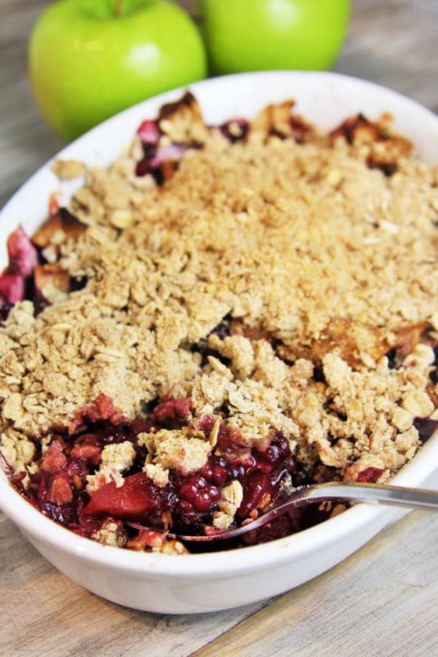 <p><a href="https://www.thetastybiteblog.com/apple-blackberry-crisp-gluten-free/" rel="nofollow noopener" target="_blank" data-ylk="slk:The Tasty Bite;elm:context_link;itc:0;sec:content-canvas" class="link ">The Tasty Bite</a></p>