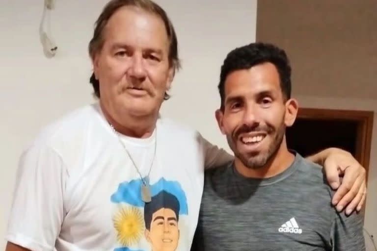 Carlos Tévez viajo a Dolores a conocer a Ramón, el abuelo de Lucio Dupuy