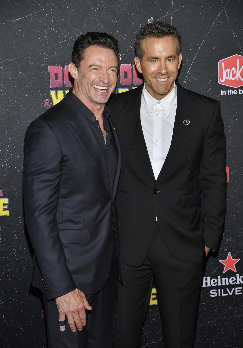 Hugh Jackman, izquierda, y Ryan Reynolds asisten al estreno mundial de “Deadpool & Wolverine” de Marvel Studios en el Teatro David H. Koch el lunes 22 de julio de 2024 en Nueva York. (Foto Evan Agostini/Invision/AP)