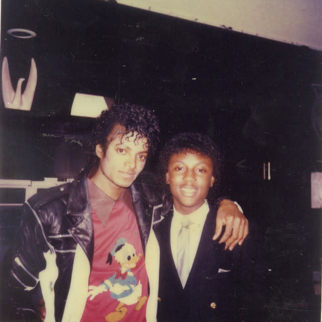 Michael Jackson con la chaqueta que se ha subastado ahora credit:Bang Showbiz