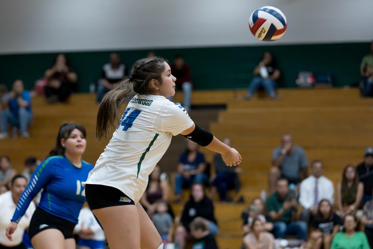 Montwood's Bianca Sierra (14) at a high school volleyball game against Socorro on Tuesday Aug. 30, 2022, at Montwood High School in El Paso.