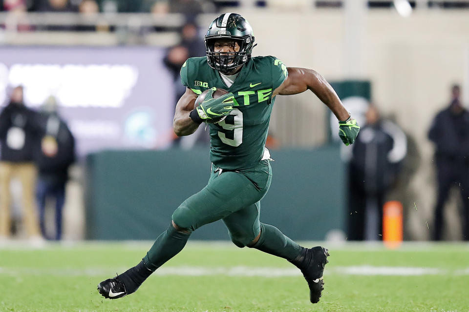 Kenneth Walker III is among the interesting rookie running backs to monitor for 2022 fantasy football drafts. (Photo by Mike Mulholland/Getty Images)