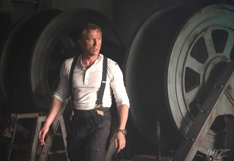 daniel craig as james bond, no time to die