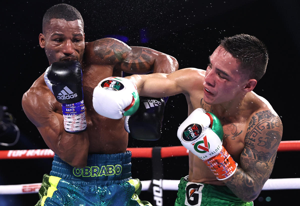 Mired in controversy, Oscar Valdez outpoints Robson Conceicao to retain 130-pound title